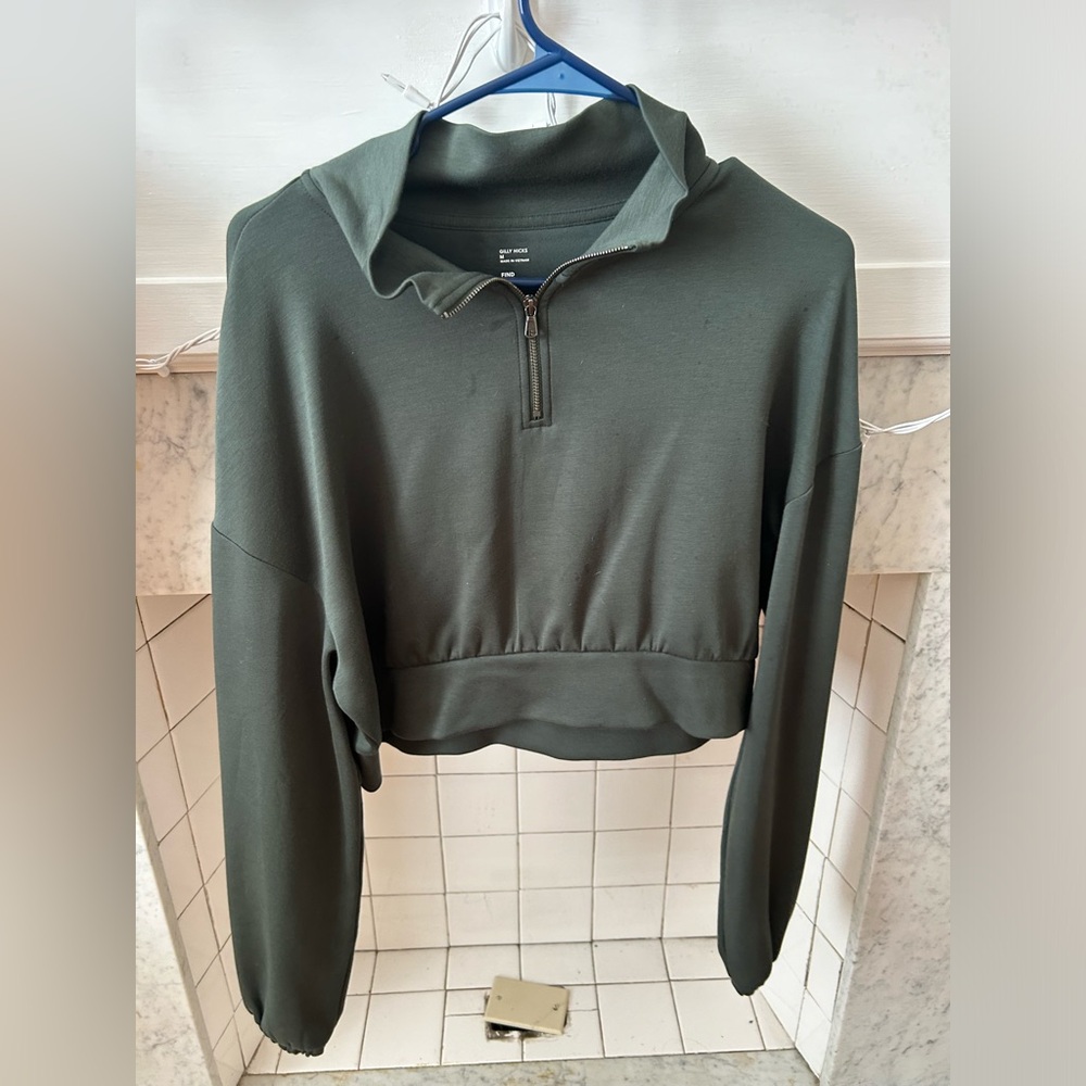 Cropped Green Sweatshirt
